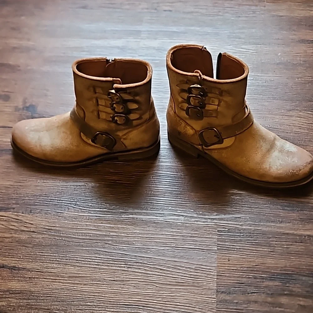 Womens boots - Picture 3 of 4